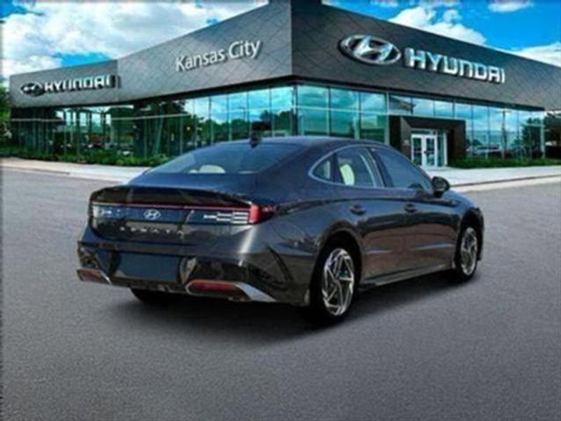 New 2025 Hyundai Sonata SEL image 3