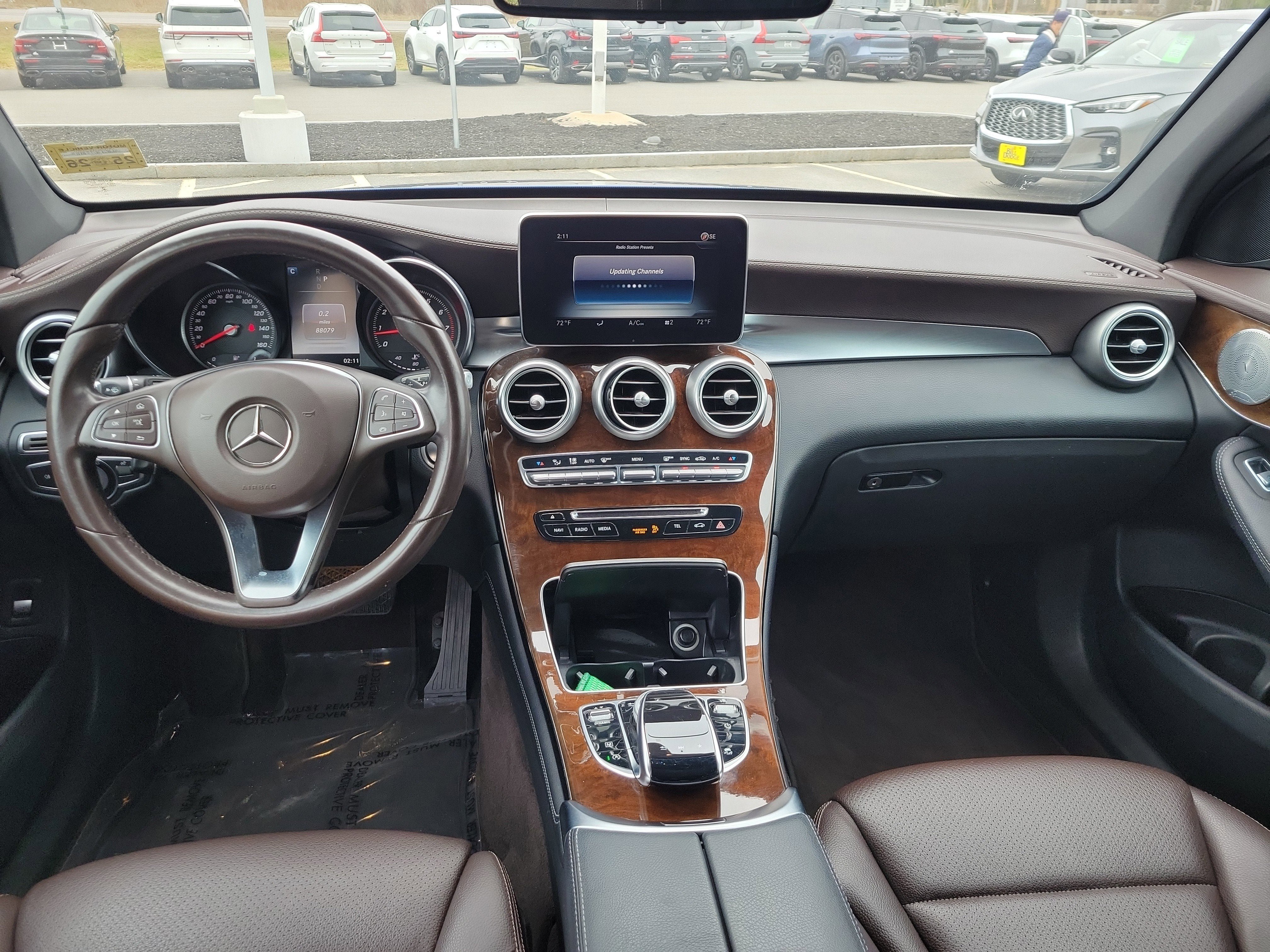 Used 2017 Mercedes-Benz GLC 300 4MATIC image 3