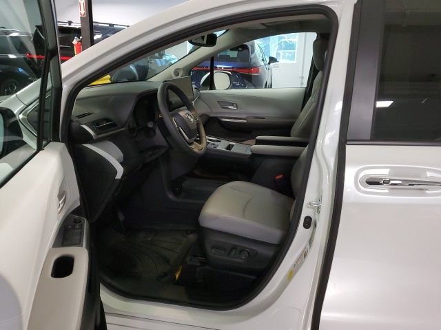 Used 2026 Toyota Sienna XLE AWD/4WD image 12