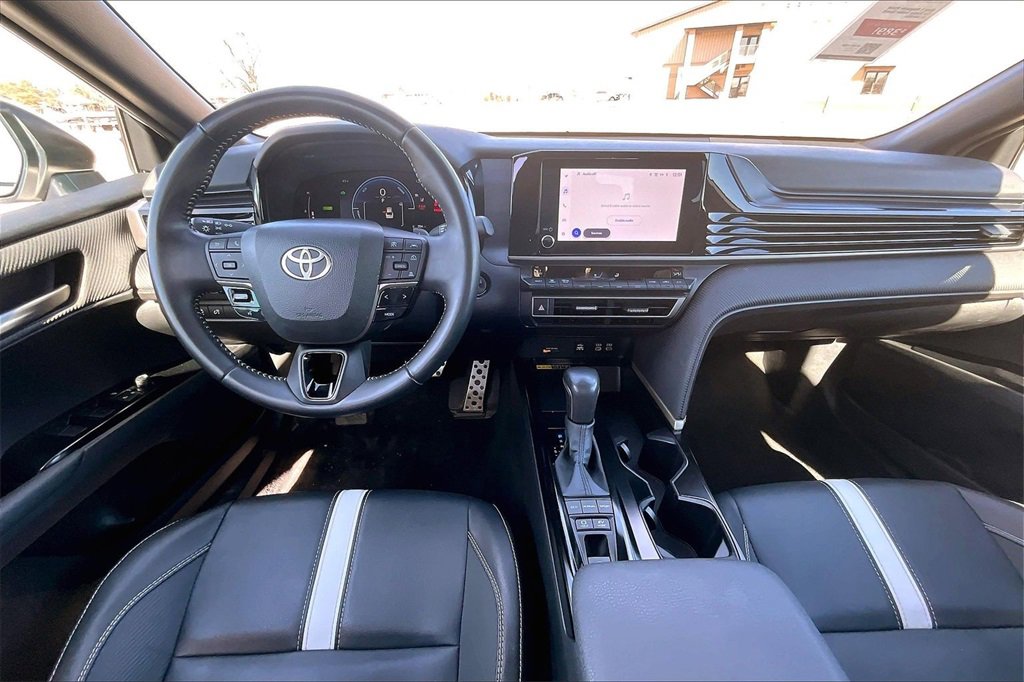 Used 2025 Toyota Camry SE image 13
