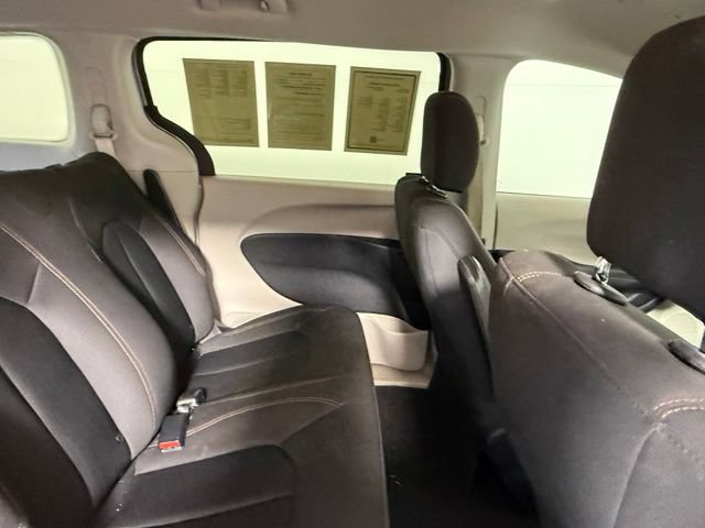Used 2018 Chrysler Pacifica L FWD image 39