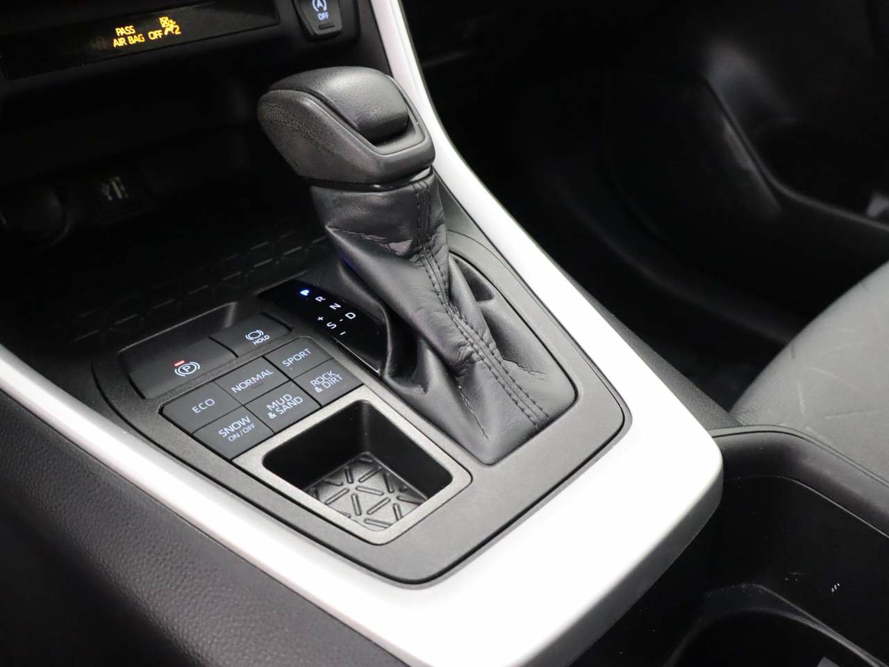 Used 2023 Toyota RAV4 XLE AWD/4WD image 9
