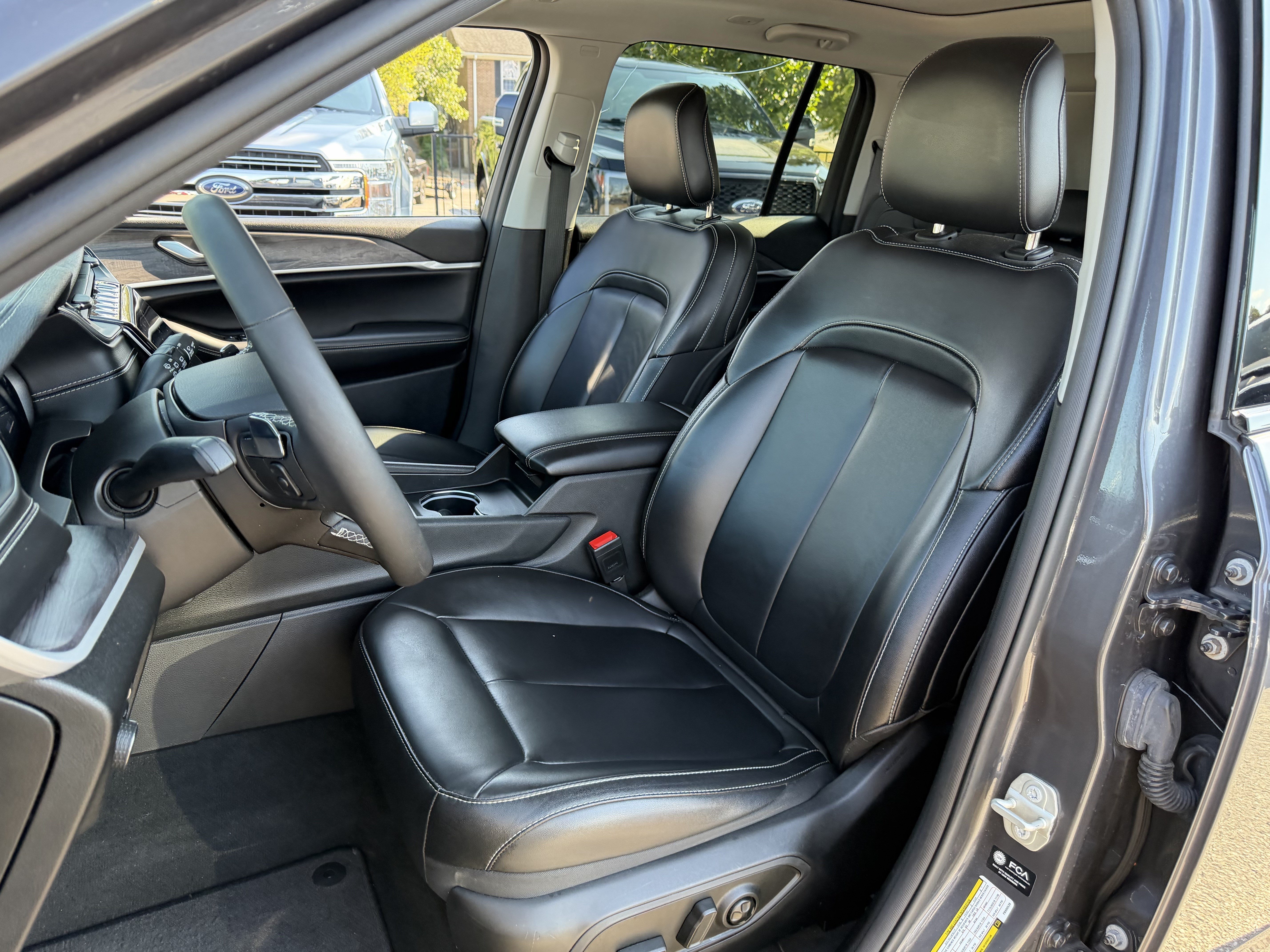 Used 2023 Jeep Grand Cherokee Limited AWD/4WD image 16