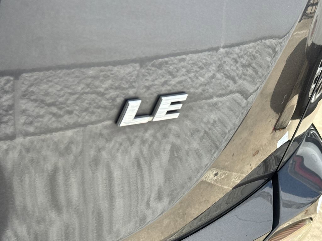 Used 2017 Toyota RAV4 LE FWD image 8