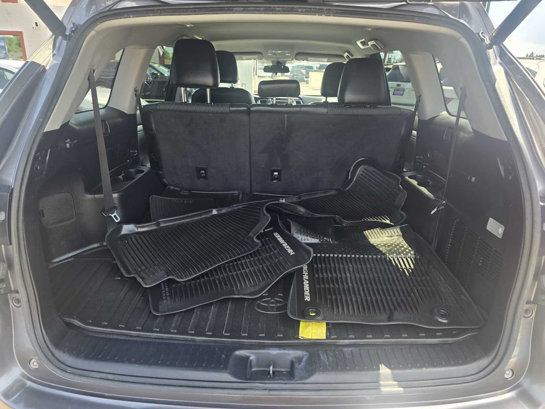 Used 2017 Toyota Highlander LE AWD/4WD image 24