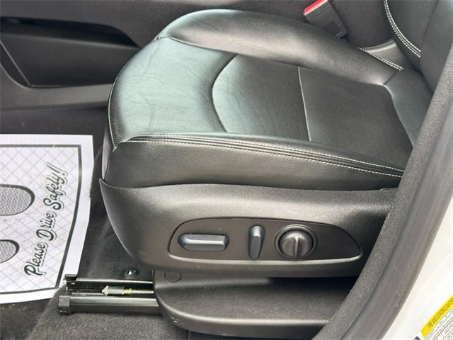 Used 2024 GMC Terrain SLT image 18