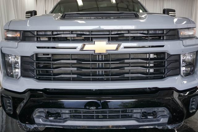 Used 2025 Chevrolet Silverado 2500 Custom w/ Z71 Off-Road Package AWD/4WD image 3