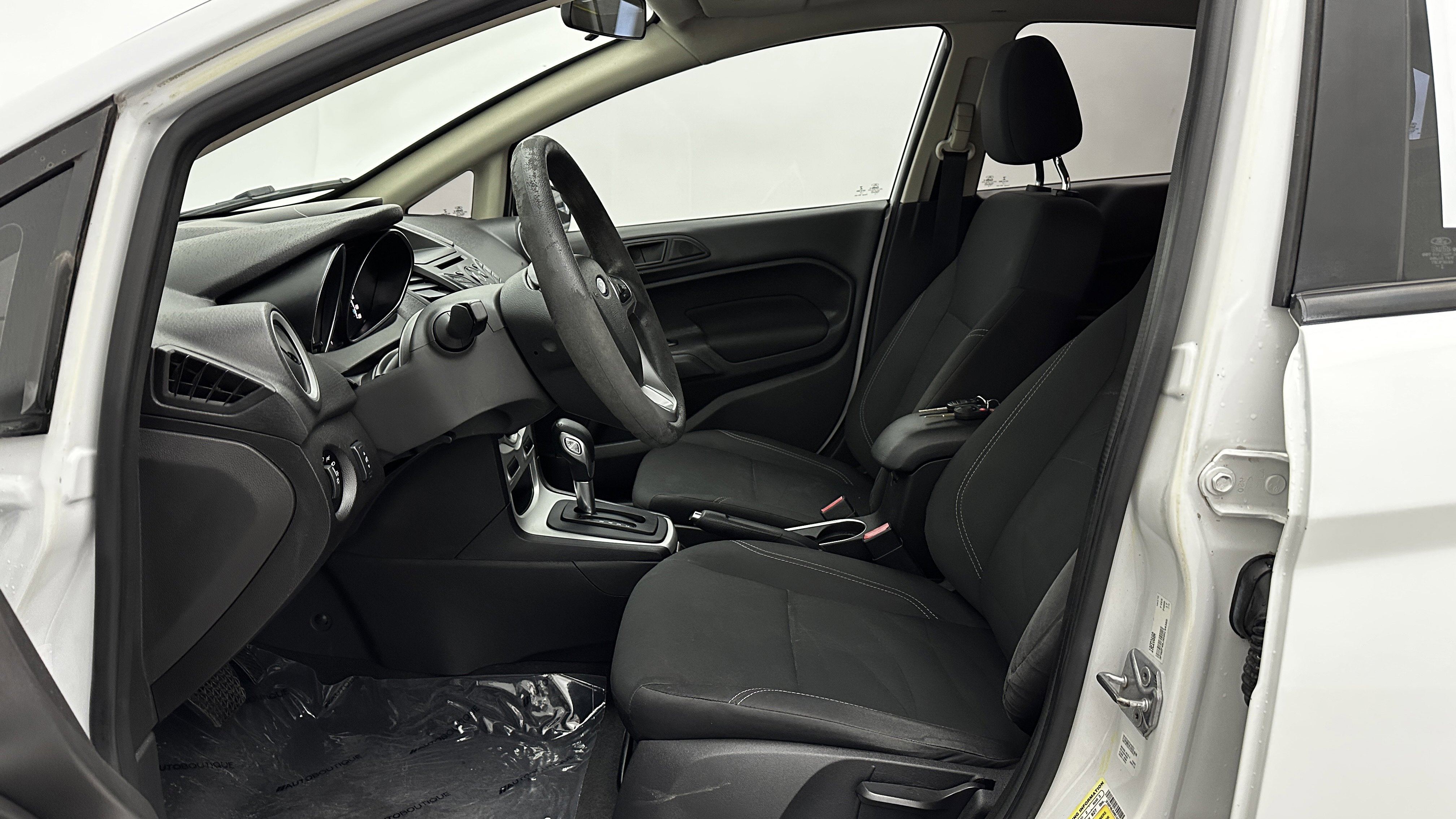 Used 2017 Ford Fiesta SE image 12