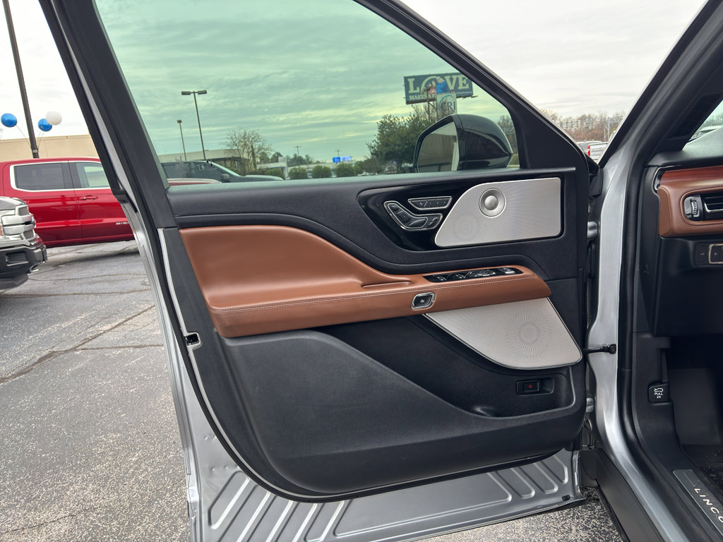 Used 2021 Lincoln Aviator Reserve w/ Equipment Group 202A image 10