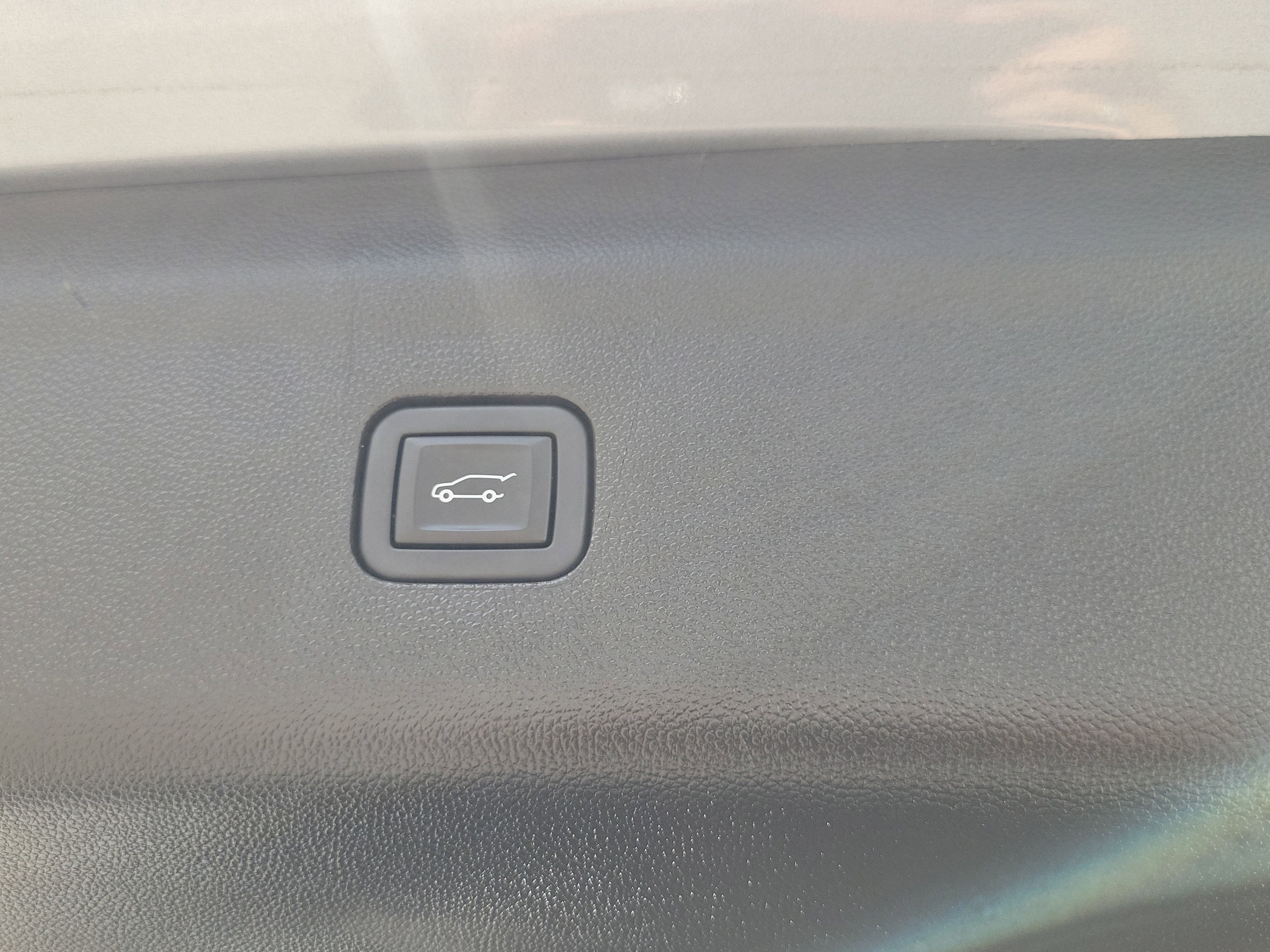 Used 2024 Buick Enclave Premium image 17