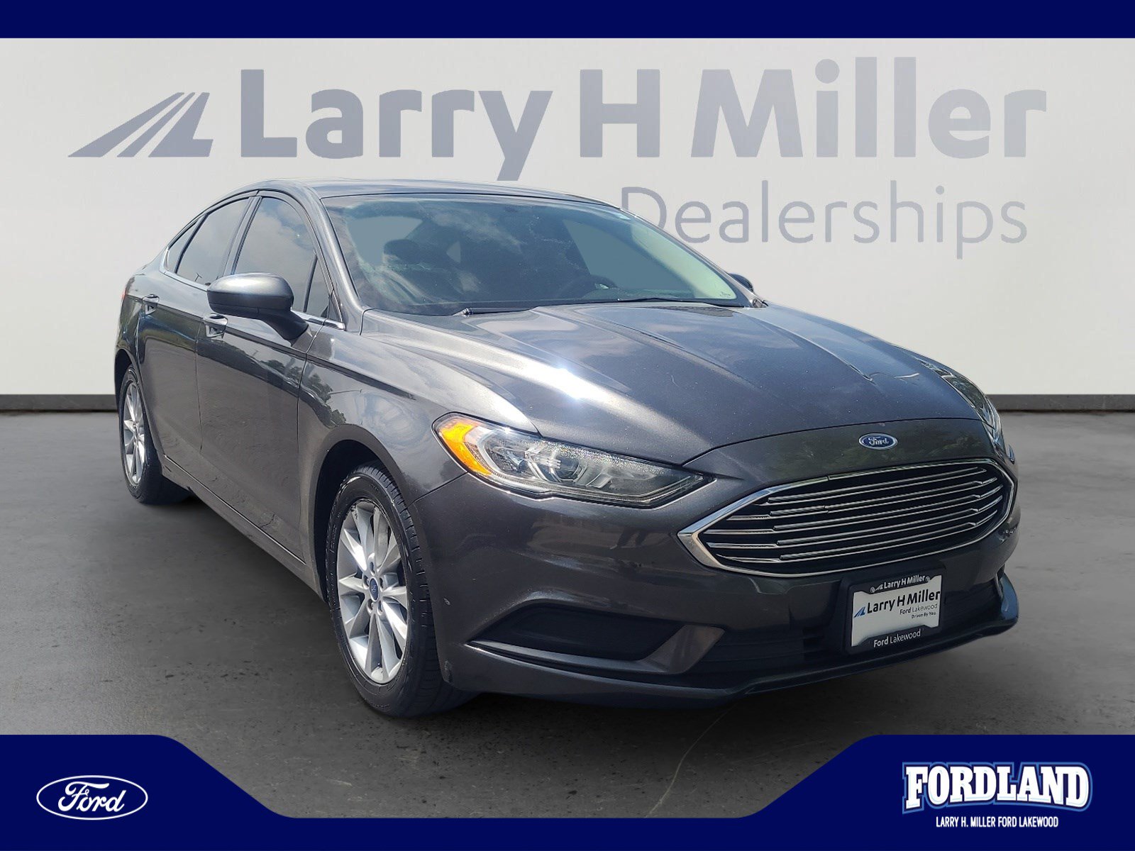 Used 2017 Ford Fusion SE w/ Fusion SE Technology Package FWD image 7