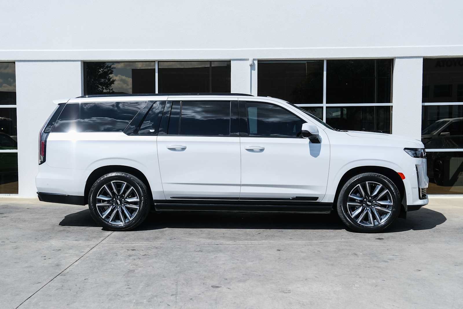 Used 2023 Cadillac Escalade ESV Sport w/ Touring Package AWD/4WD image 7