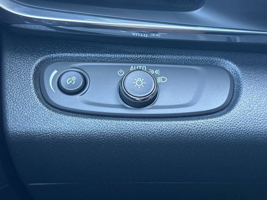Used 2025 Buick Envista Preferred image 30
