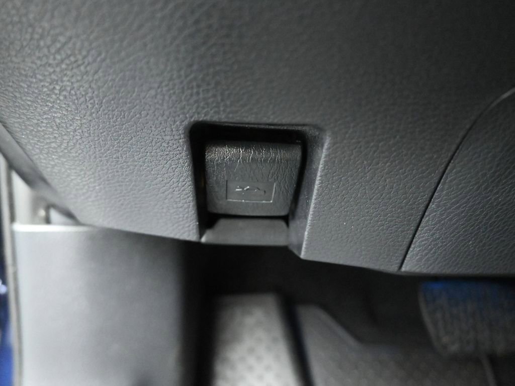 Used 2022 Toyota Avalon XLE w/ Moonroof Package image 27