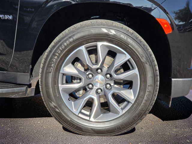 Used 2024 Chevrolet Suburban LT RWD image 8