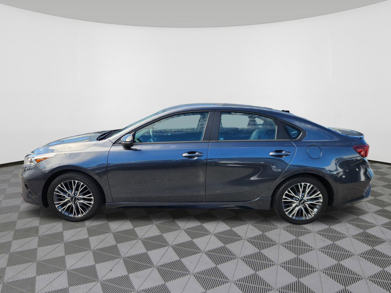 Used 2023 Kia Forte GT-Line w/ GT-Line Premium Package FWD image 5