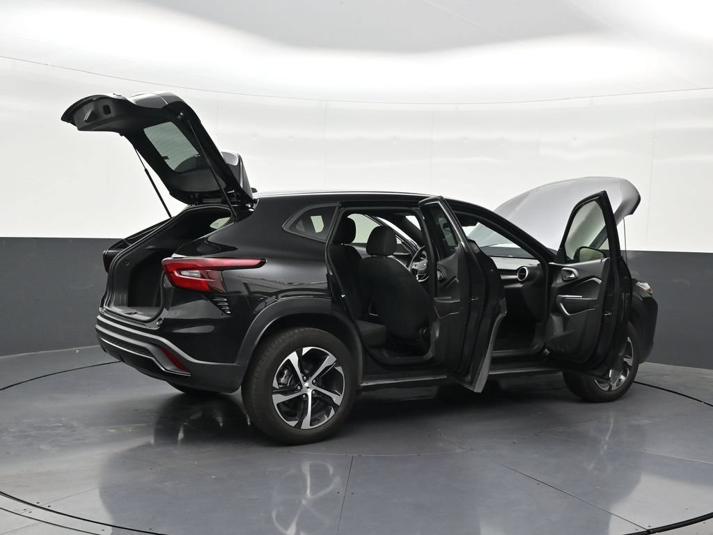 Used 2025 Chevrolet Trax RS w/ Driver Confidence Package FWD image 31