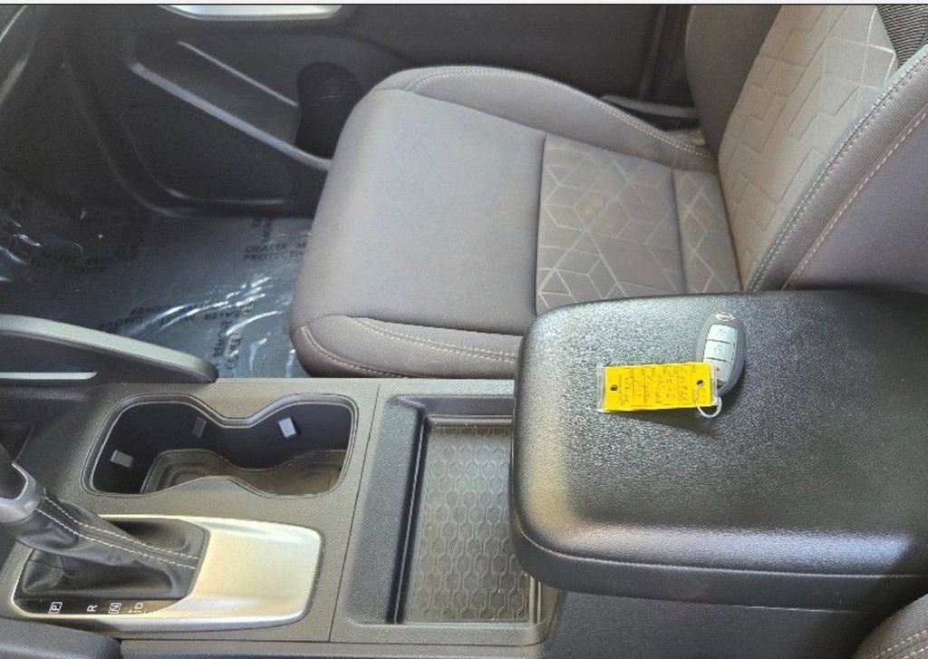 Used 2025 Nissan Frontier SV RWD image 8