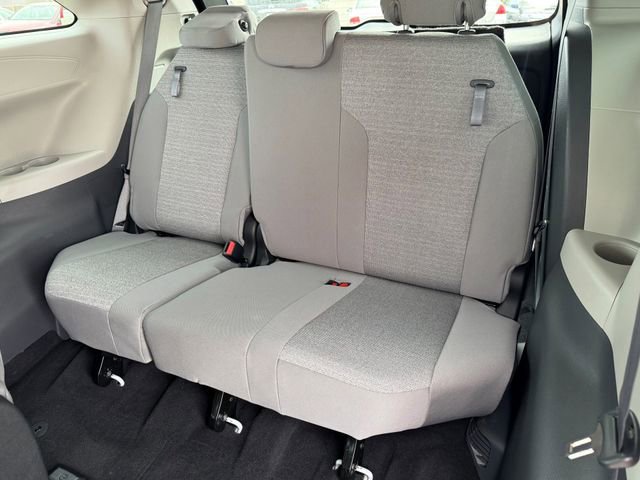 Used 2022 Toyota Sienna LE image 16