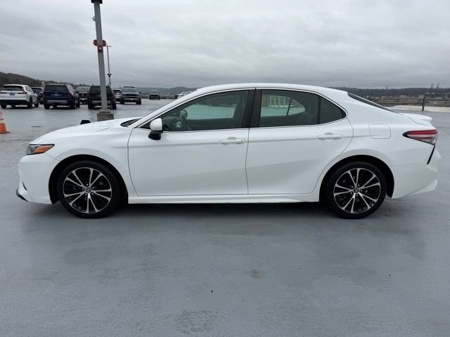 Used 2018 Toyota Camry SE image 2