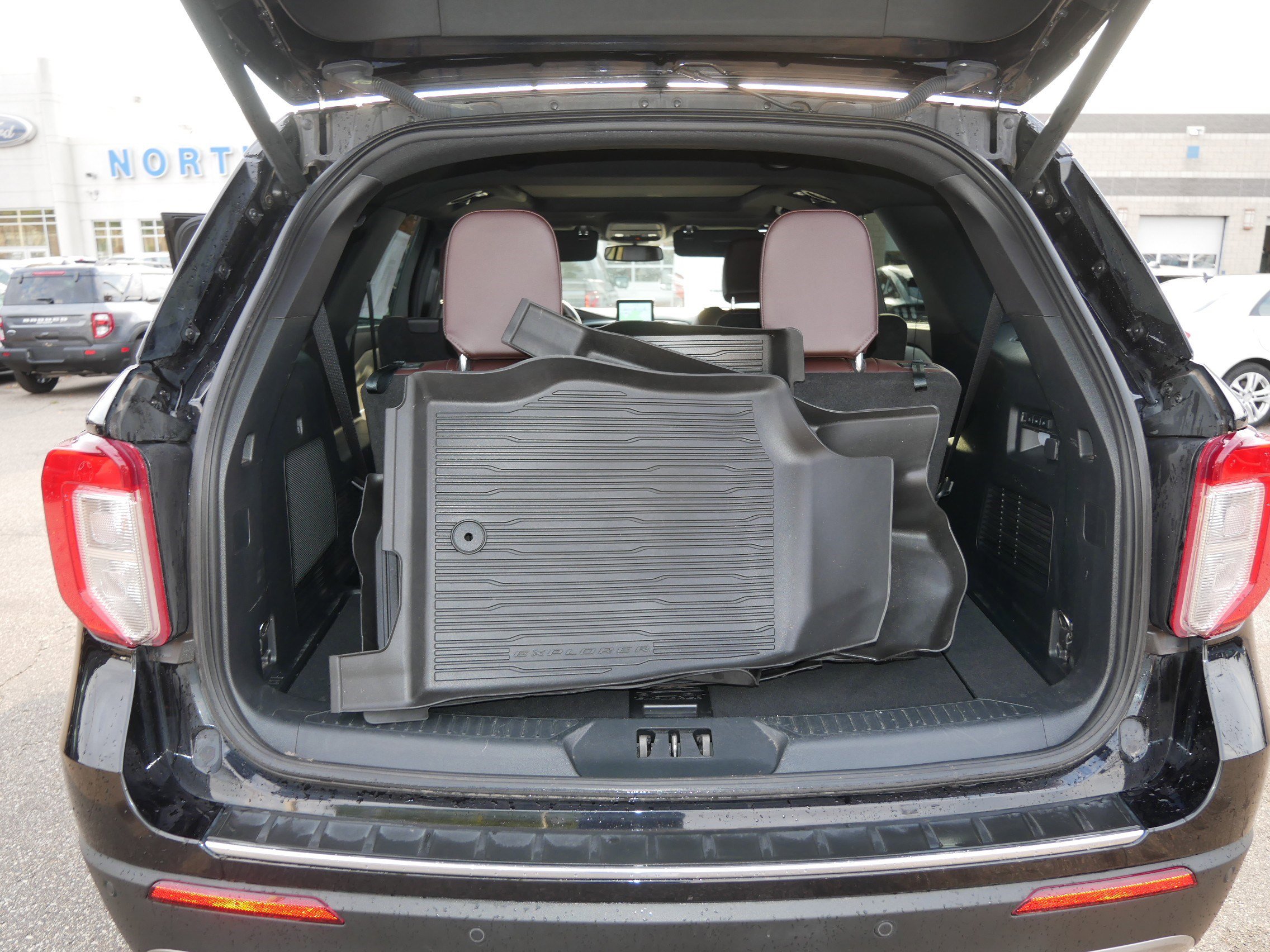 Certified 2022 Ford Explorer Platinum w/ Equipment Group 601A image 19