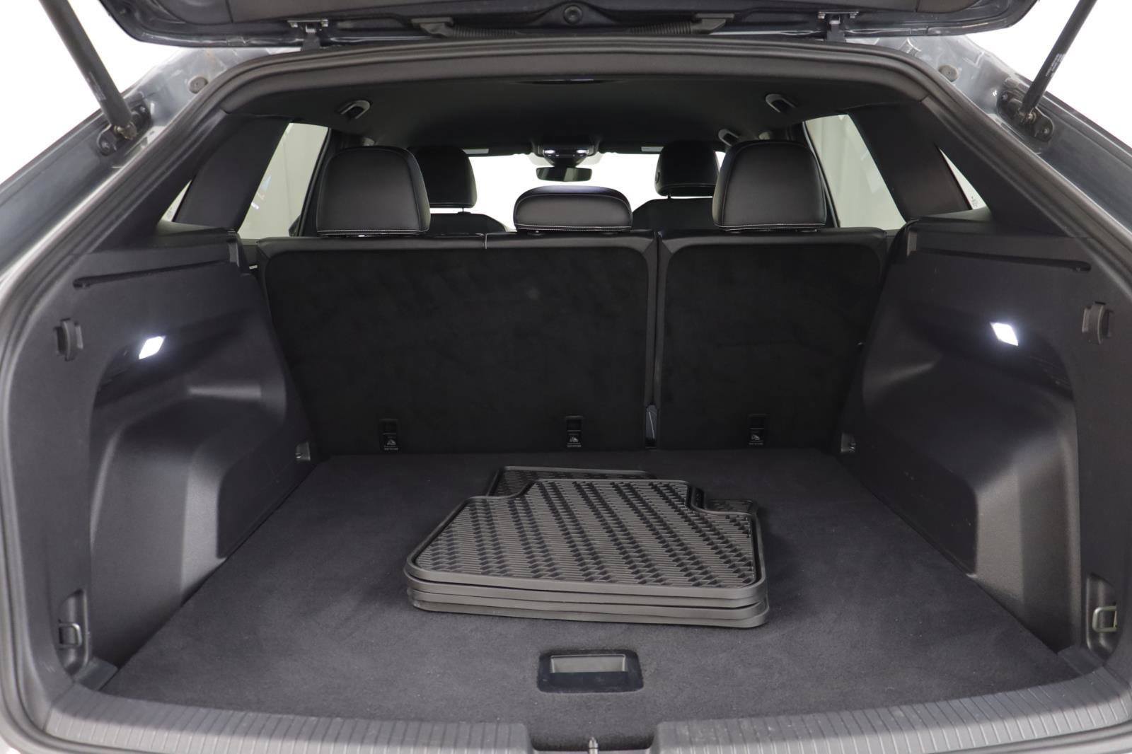 Used 2024 Volkswagen Atlas Cross Sport SE image 16