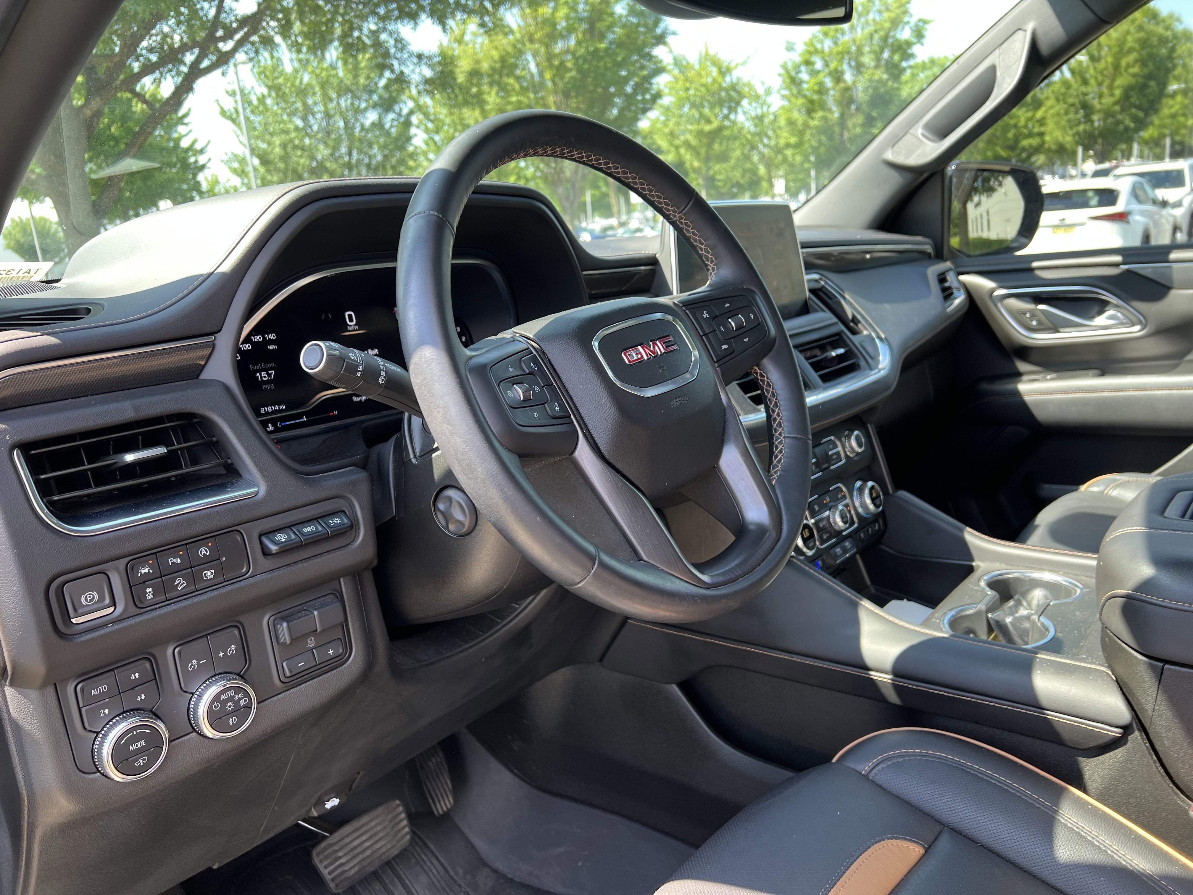 Used 2023 GMC Yukon AT4 w/ AT4 Premium Plus Package AWD/4WD image 17