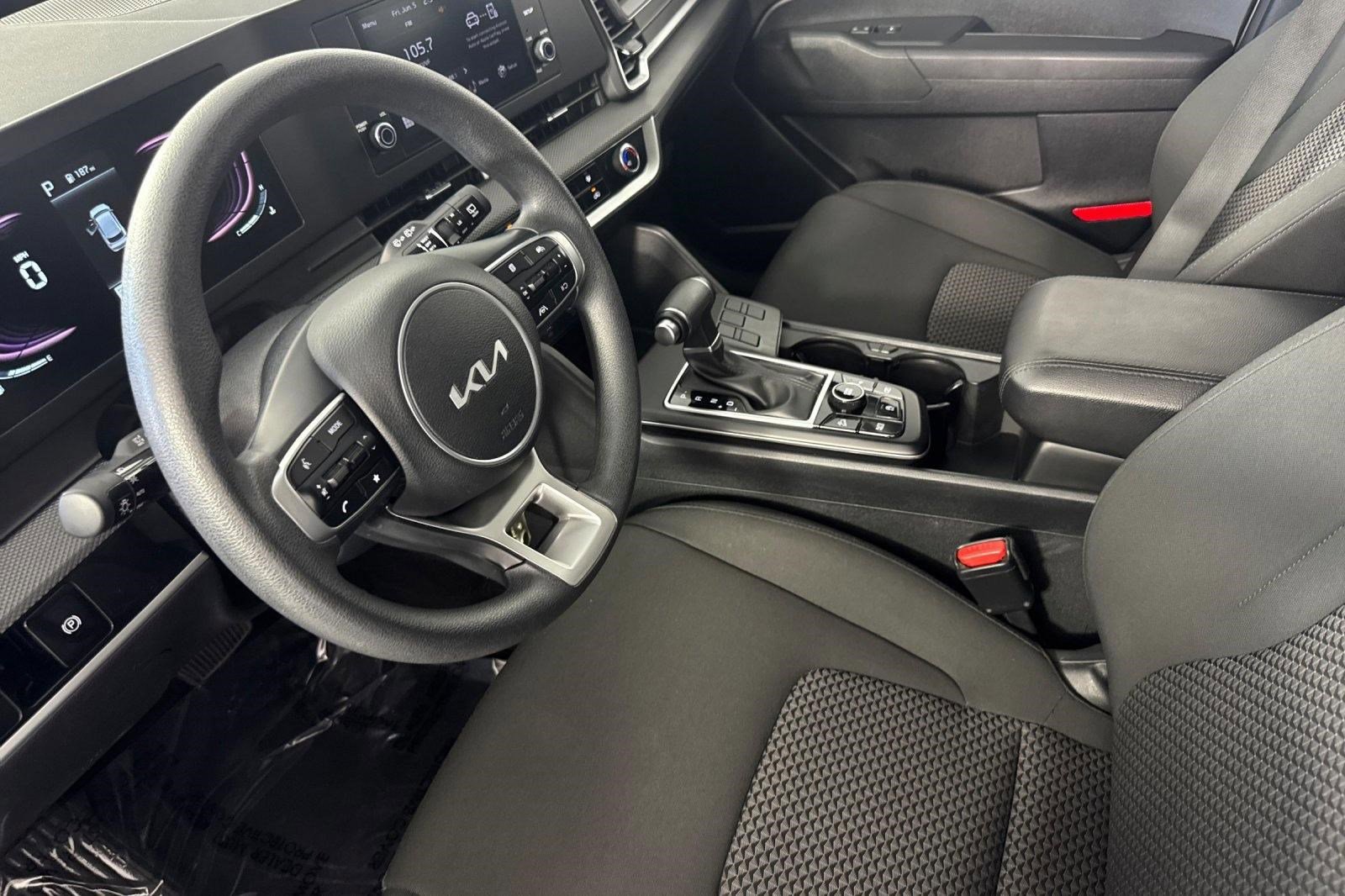 Used 2024 Kia Sportage LX FWD image 4