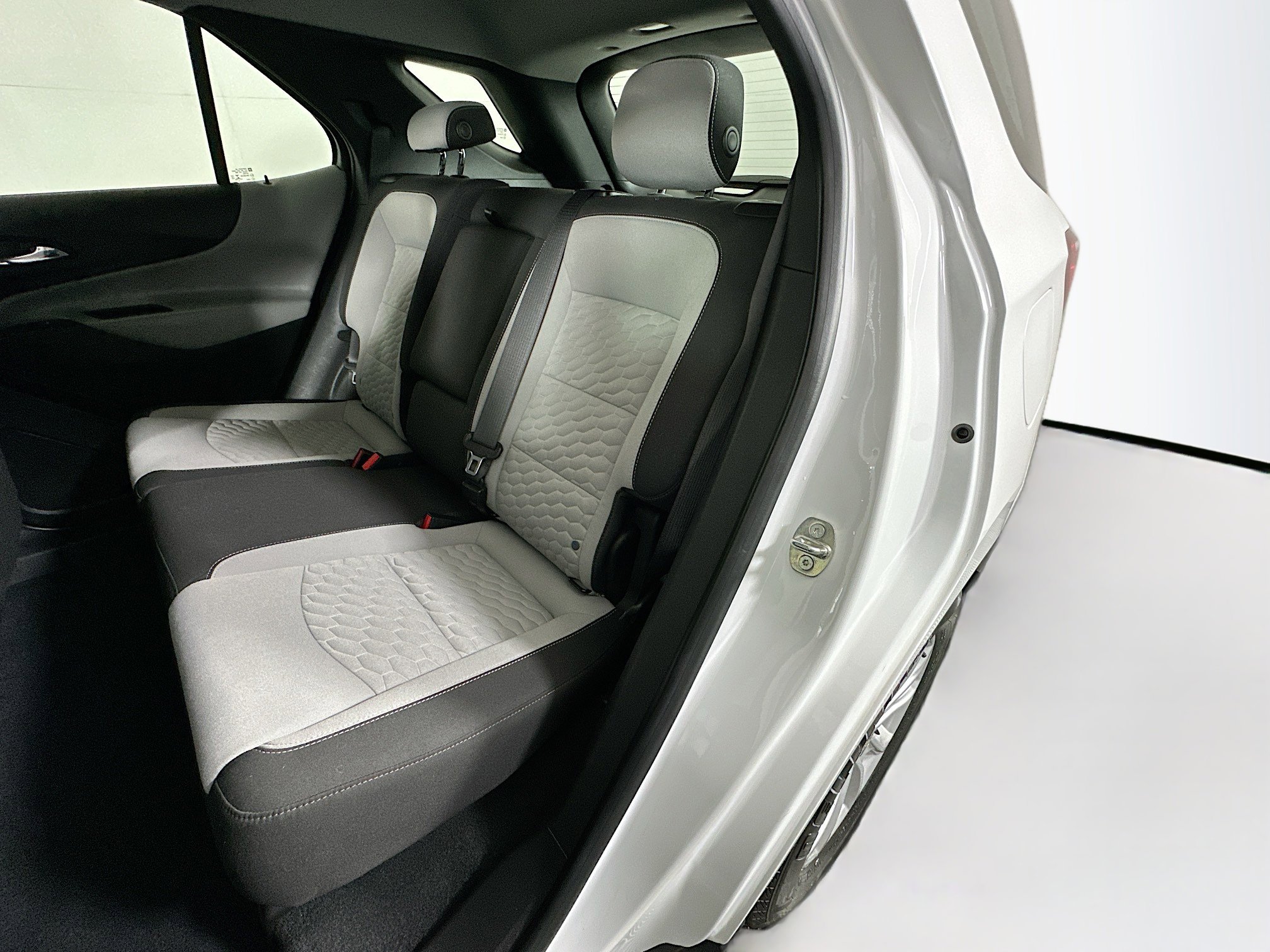 Used 2020 Chevrolet Equinox LS image 26