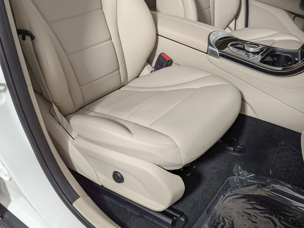 Used 2019 Mercedes-Benz GLC 300 4MATIC image 25