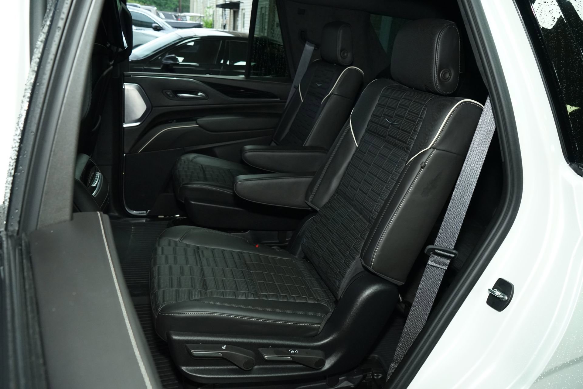Used 2024 Cadillac Escalade V w/ LPO, ONYX Package AWD/4WD image 26