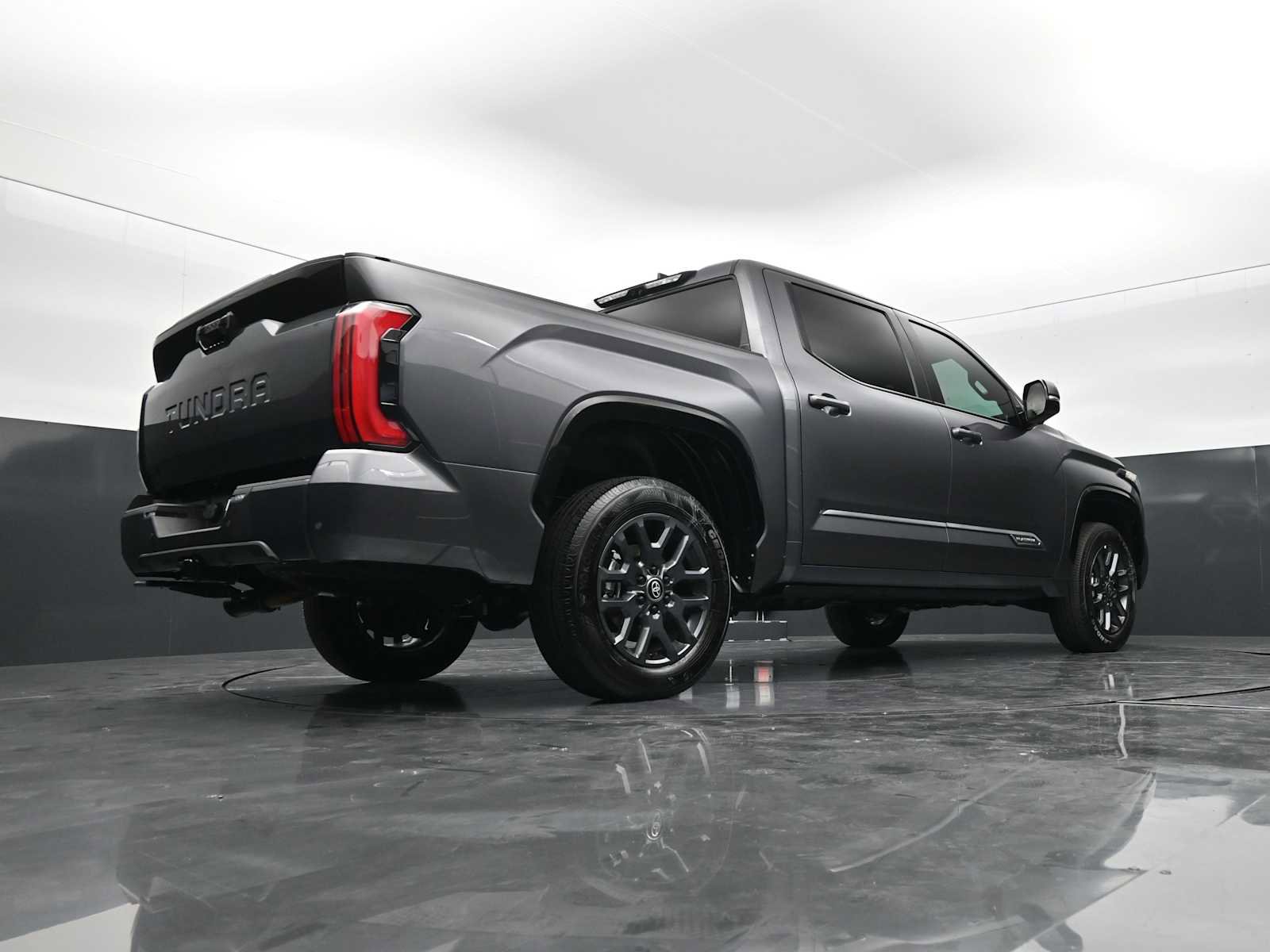Used 2025 Toyota Tundra Platinum AWD/4WD image 30
