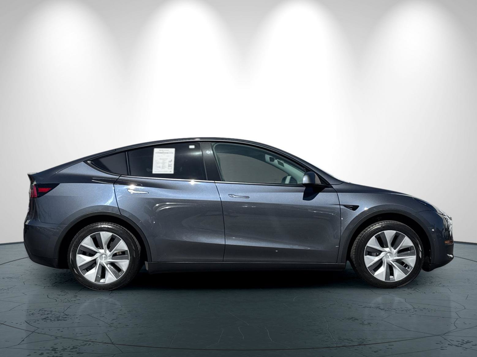 Used 2023 Tesla Model Y 2WD image 3