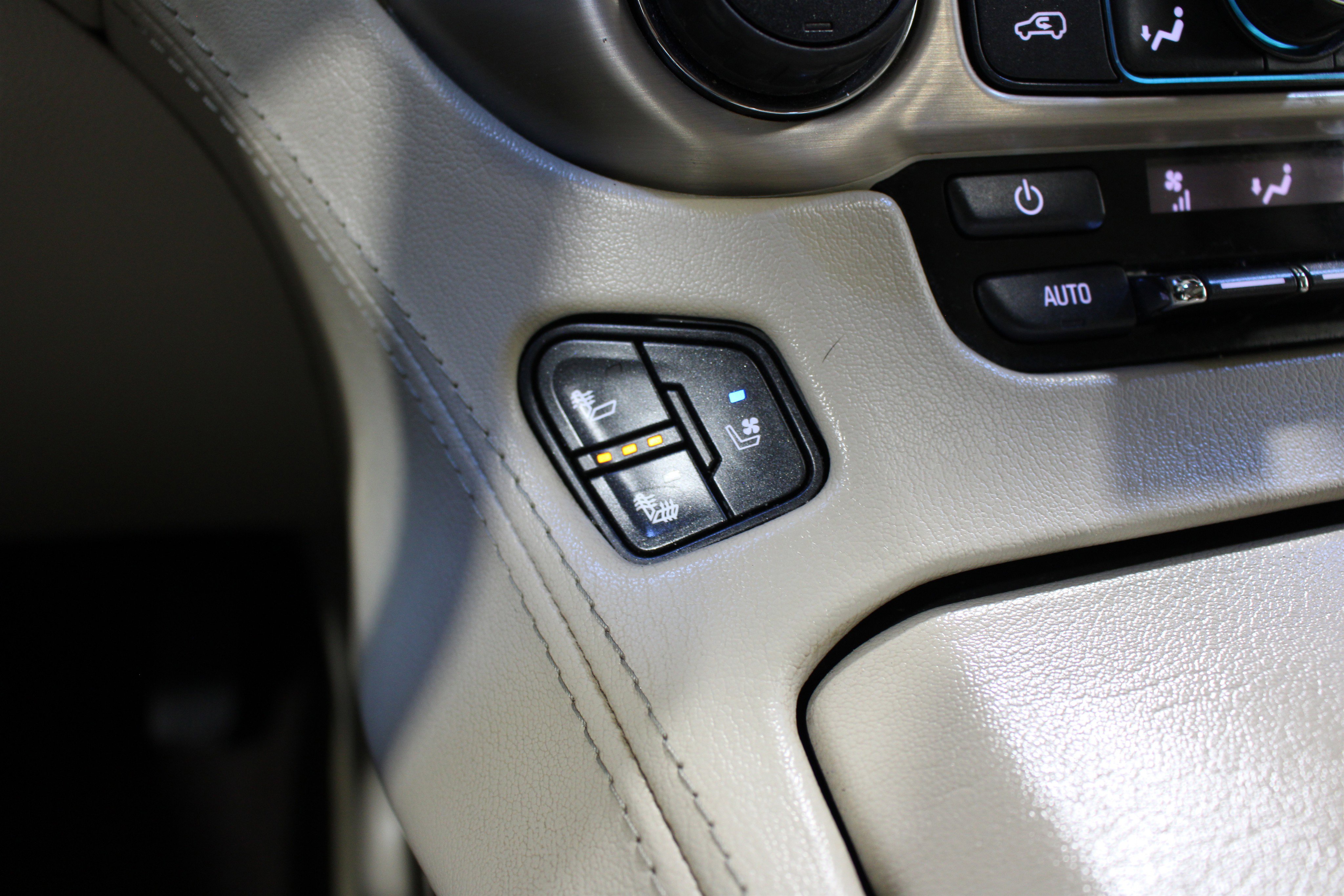 Used 2017 GMC Yukon XL Denali w/ Open Road Package image 20