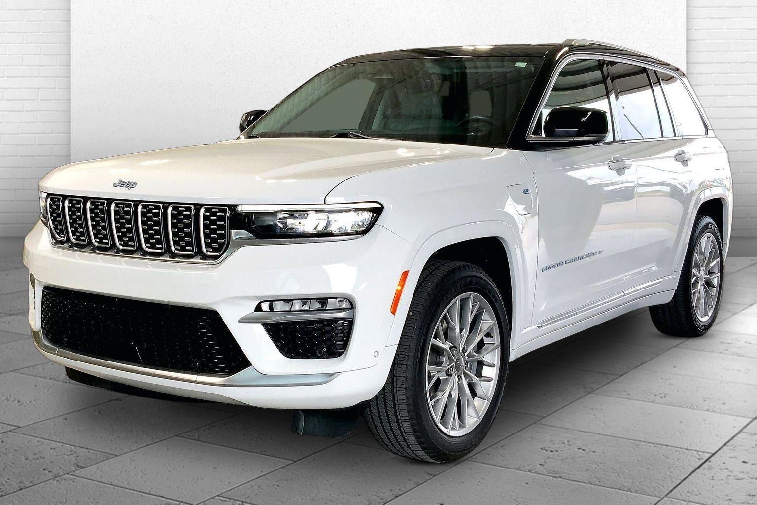 Used 2022 Jeep Grand Cherokee Summit AWD/4WD image 11