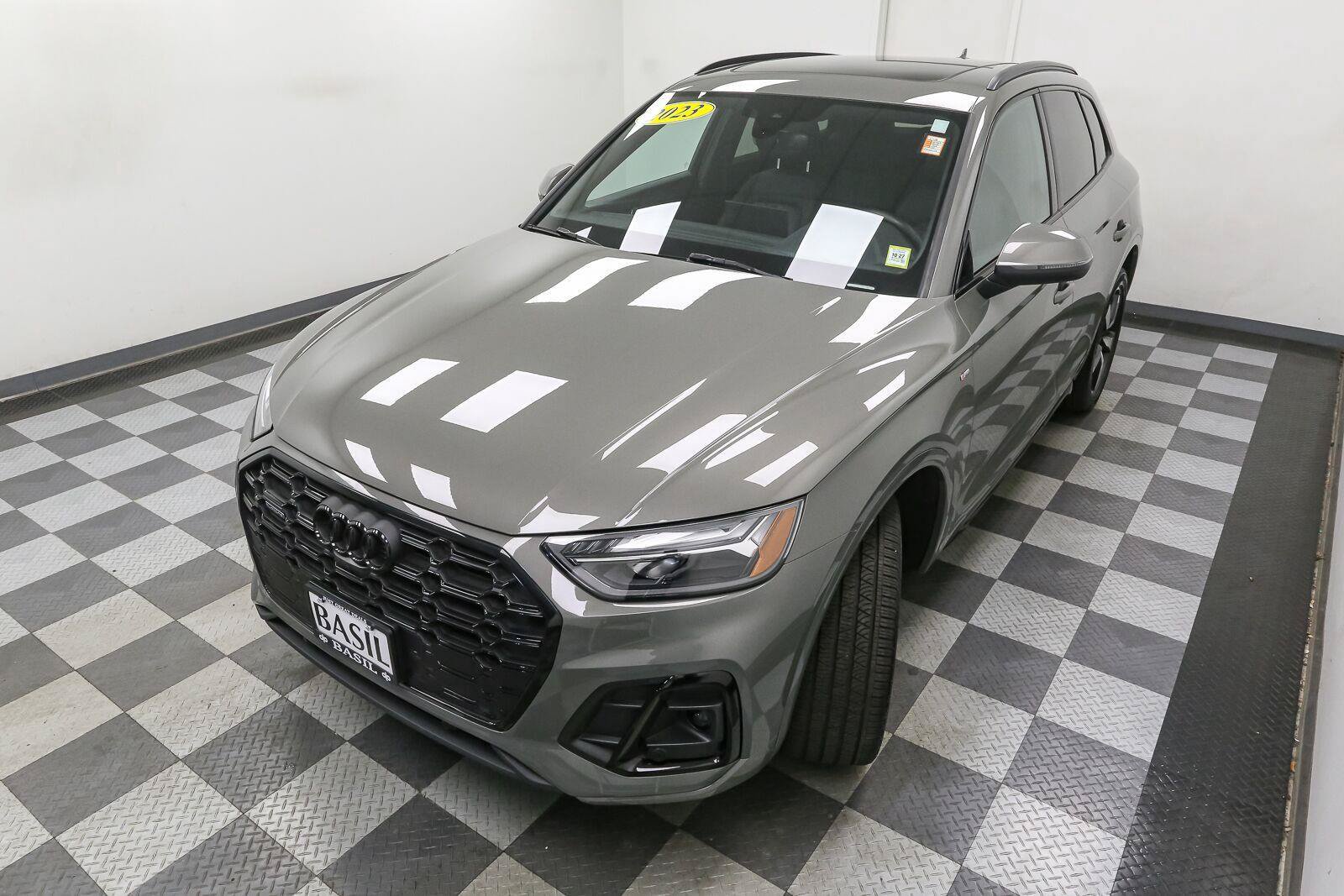 Used 2023 Audi Q5 2.0T Premium Plus w/ Premium Plus Package AWD/4WD image 6