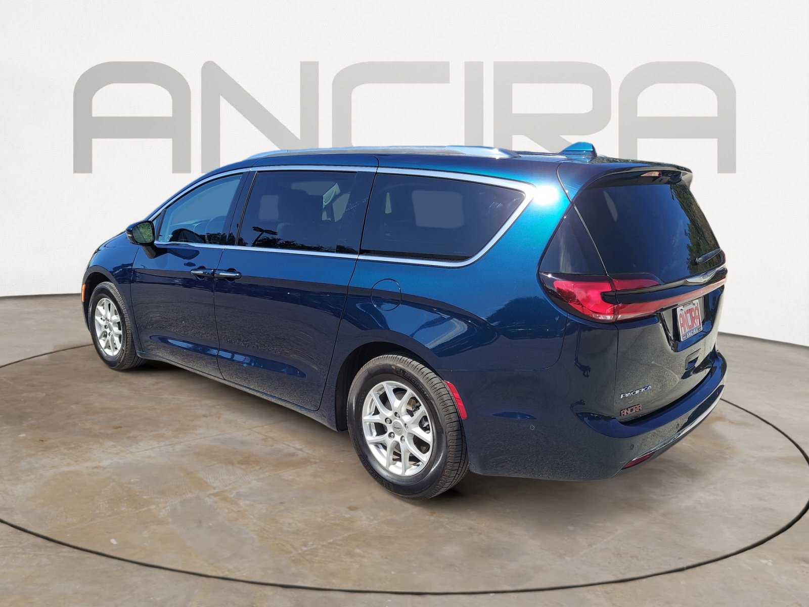 Used 2021 Chrysler Pacifica Touring-L w/ Uconnect Theater Family Group FWD image 8