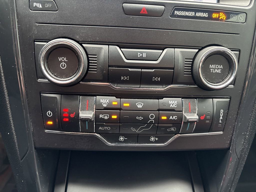 Used 2019 Ford Explorer XLT w/ Equipment Group 201A image 4