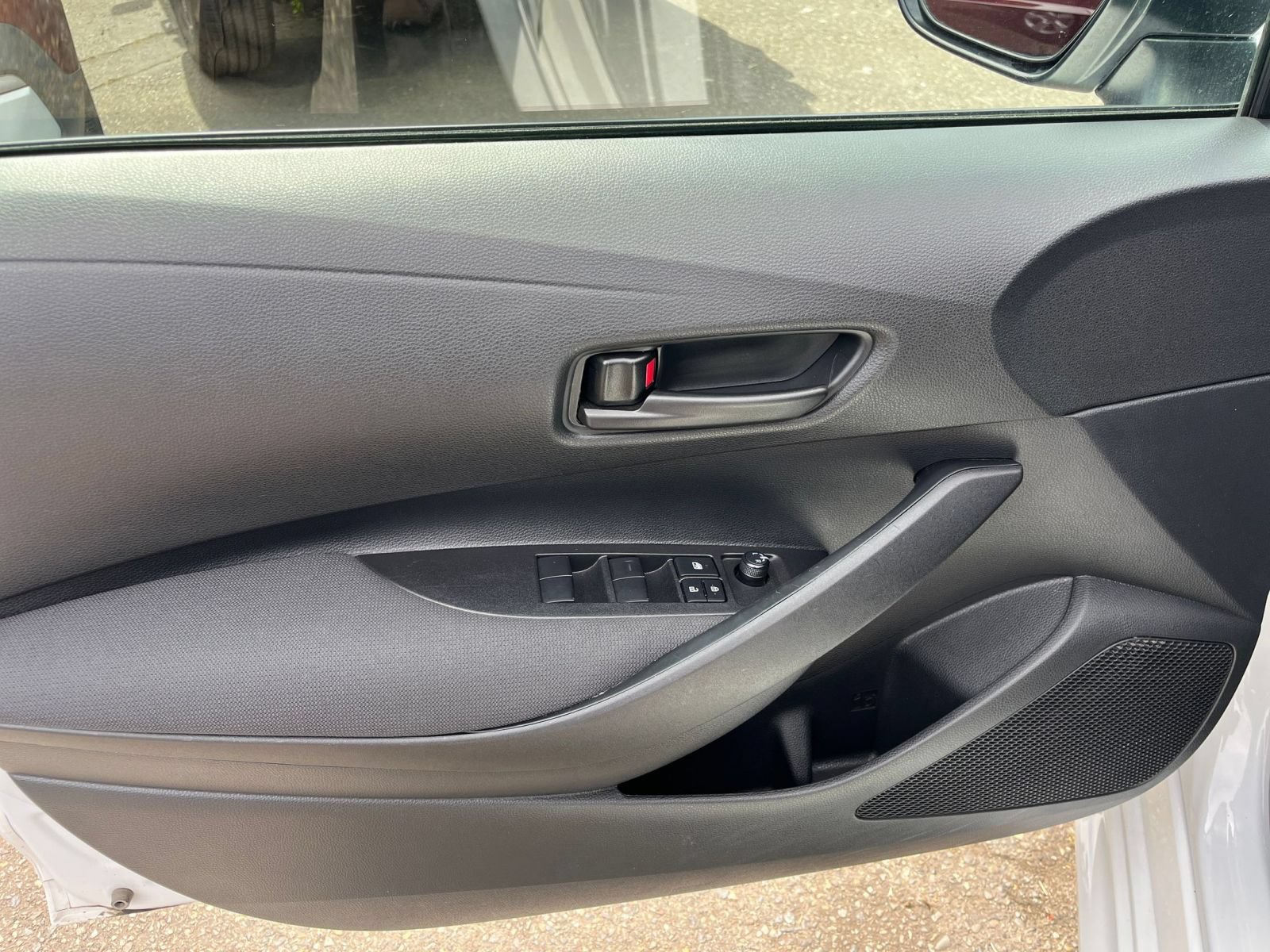 Used 2025 Toyota Corolla LE FWD image 18