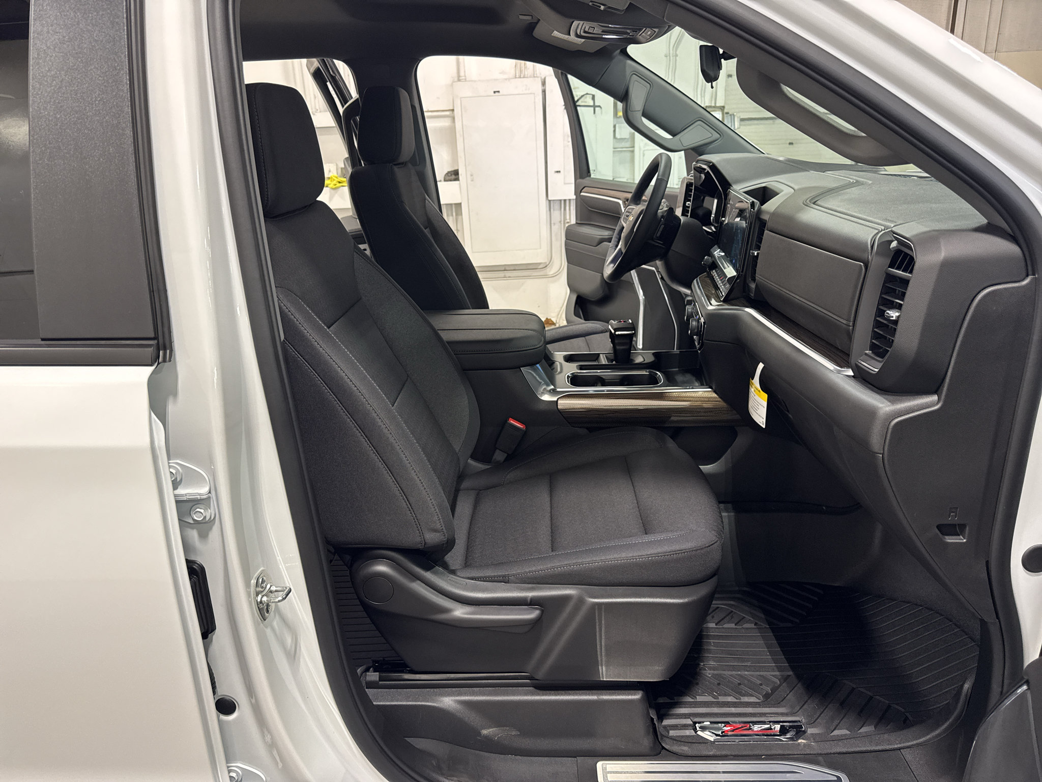 New 2026 Chevrolet Silverado 1500 LT w/ Z71 Off-Road Package AWD/4WD image 32