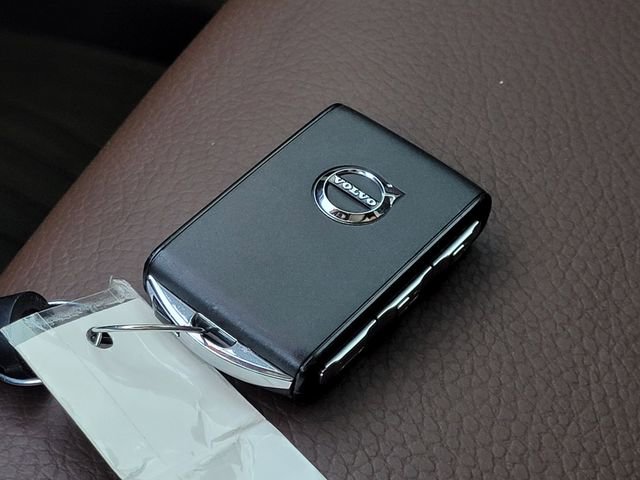 Used 2025 Volvo XC90 B6 Plus w/ Protection Package Premier image 25