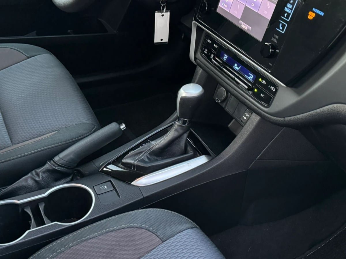 Used 2019 Toyota Corolla LE w/ Carpet Mat Package (TMS) FWD image 14
