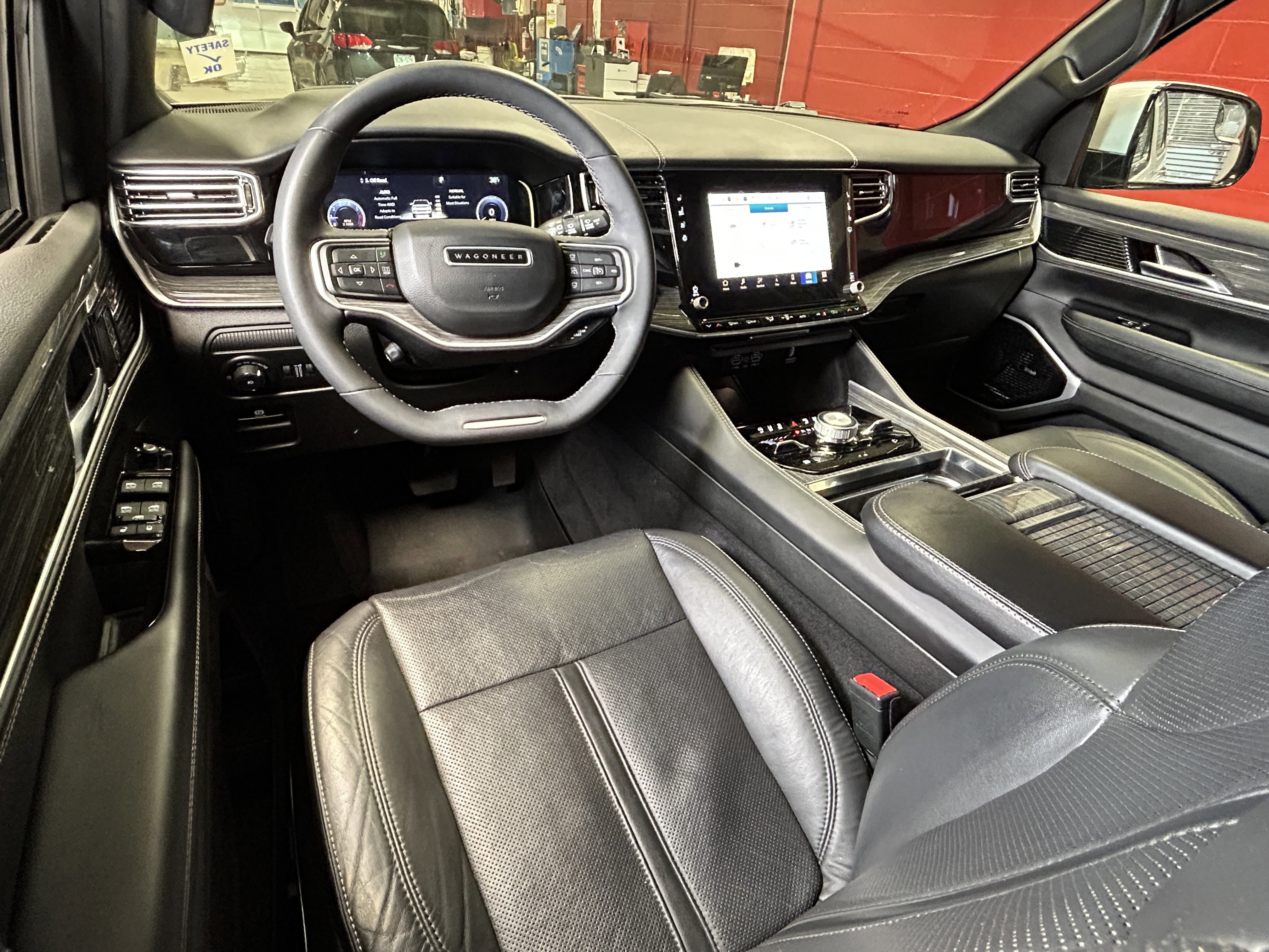 Certified 2022 Jeep Wagoneer Series III w/ Premium Group I image 23