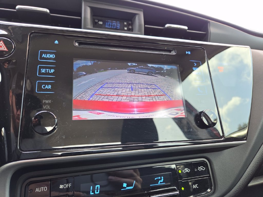 Certified 2018 Toyota Corolla LE FWD image 32