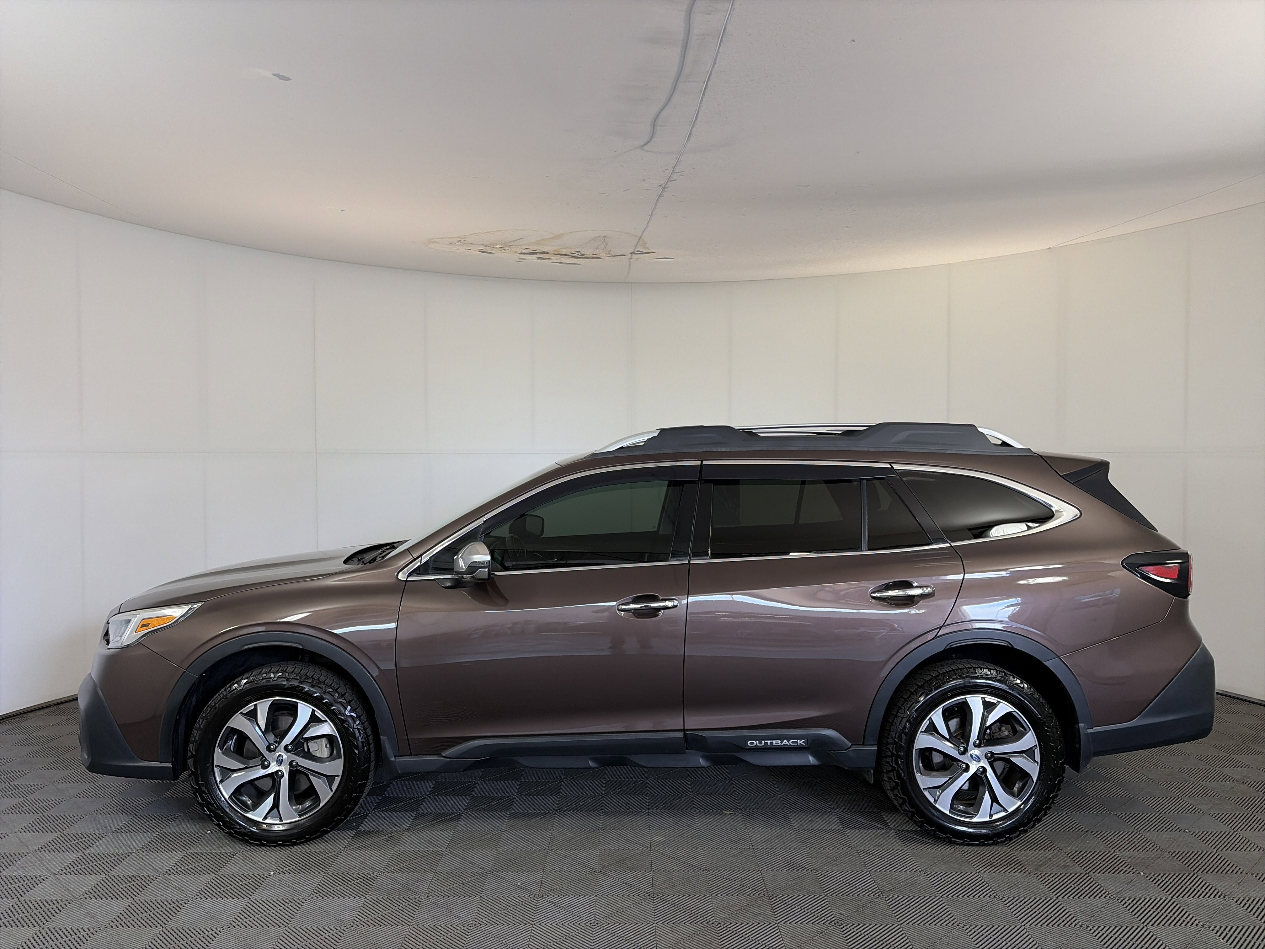 Used 2020 Subaru Outback Touring w/ Popular Package #2 image 8