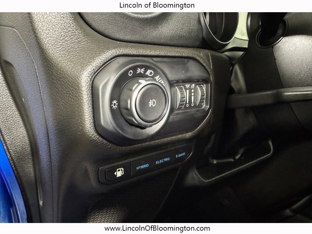 Used 2022 Jeep Wrangler Unlimited Sahara w/ Cold Weather Group image 24