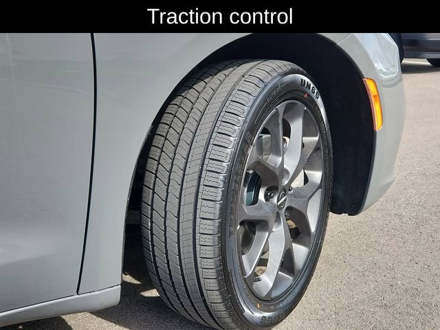 Used 2021 Chrysler Pacifica Touring-L AWD/4WD image 19