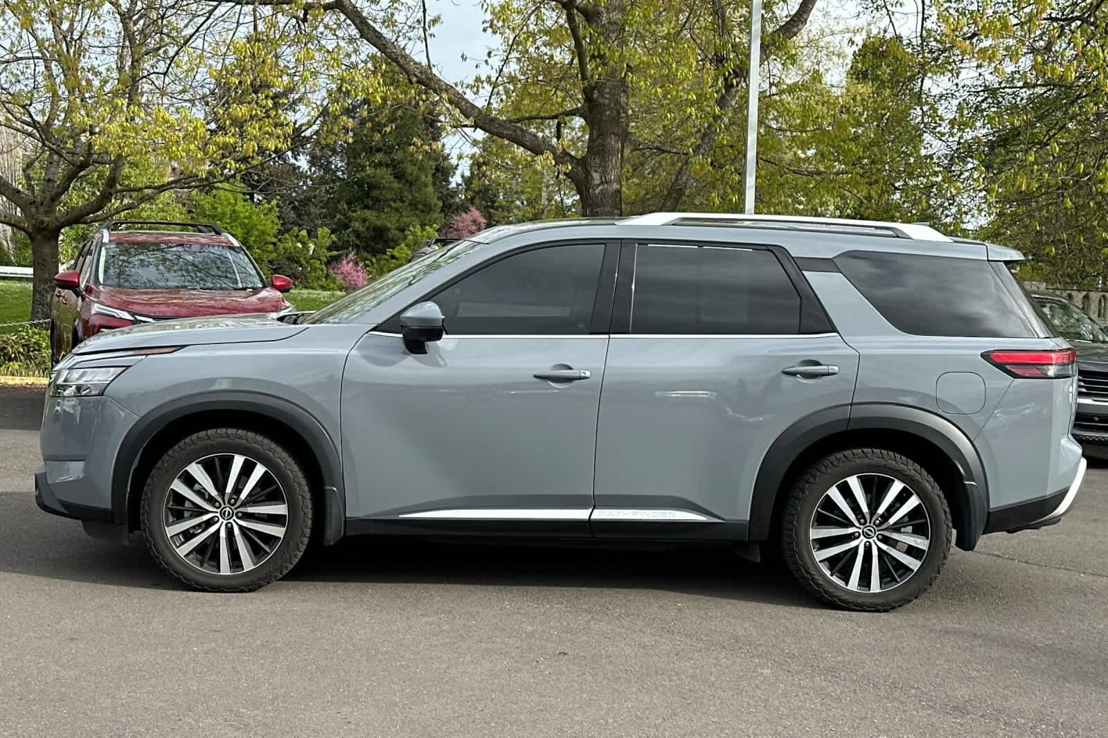Used 2023 Nissan Pathfinder Platinum image 5
