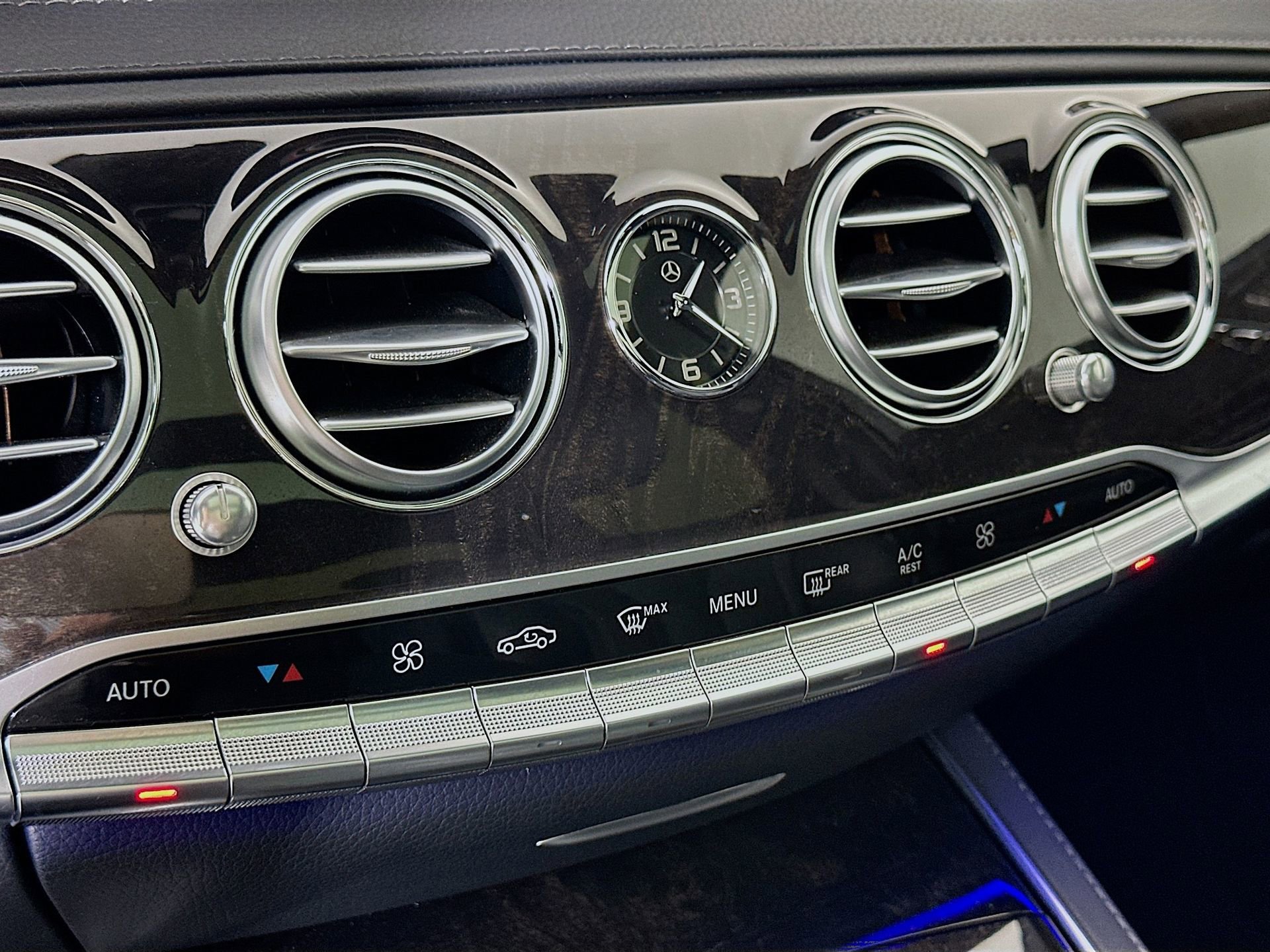 Used 2017 Mercedes-Benz S 550 Sedan image 17