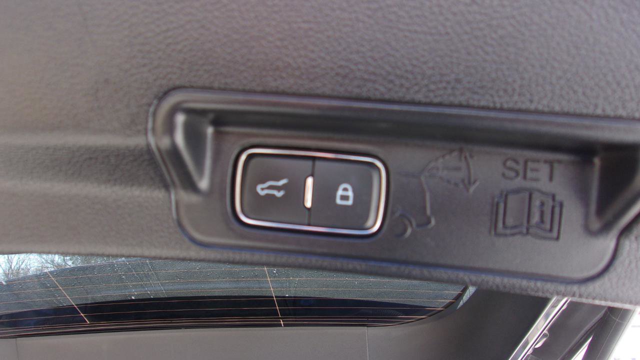 Used 2025 Ford Explorer ST image 9